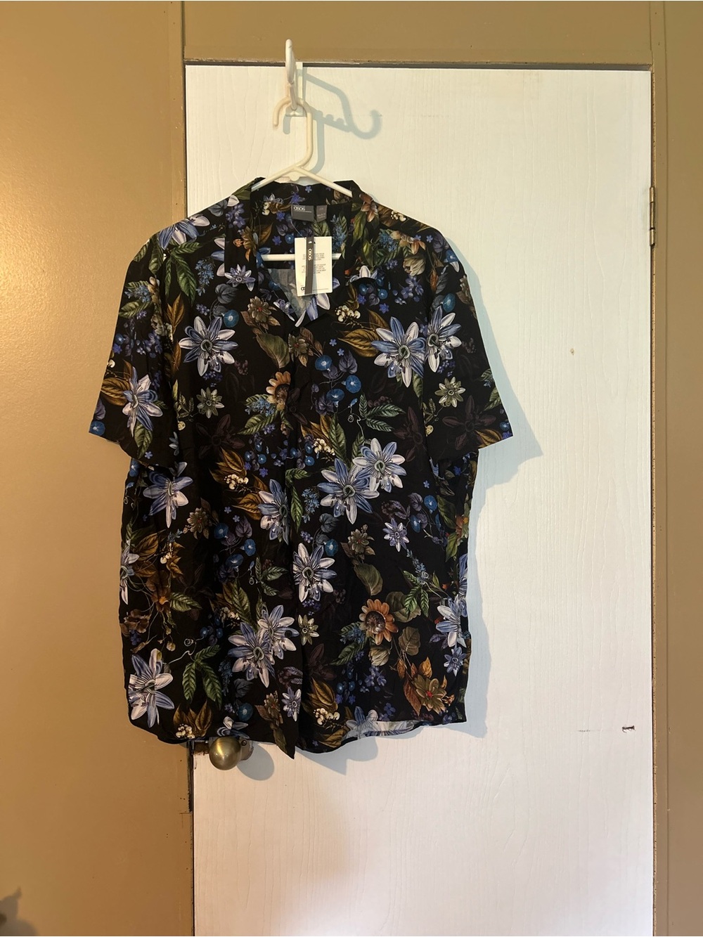 Men's Black Floral Short-Sleeve Button-Up Shirt